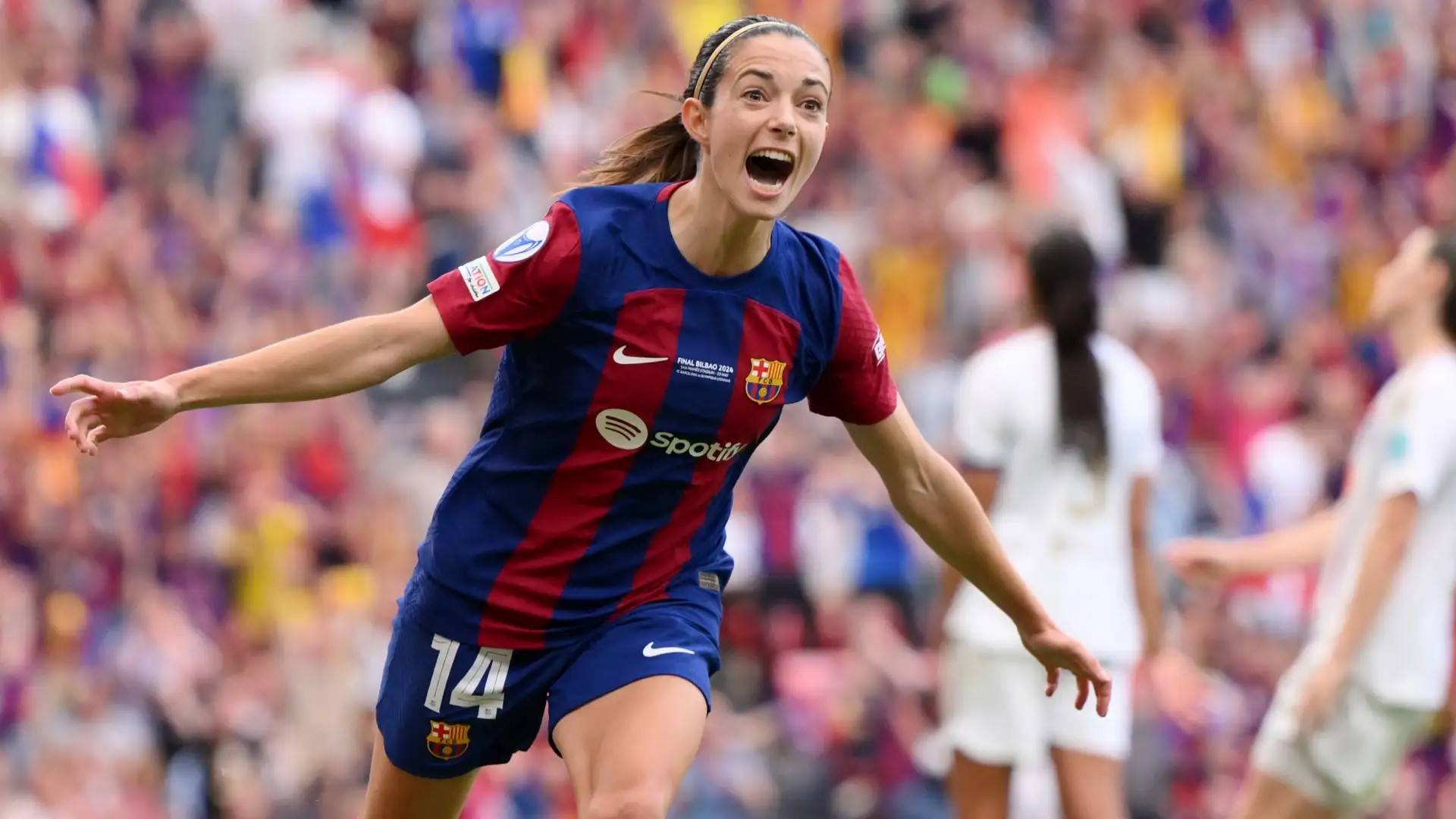 世界级足球赛事中，女运动员展现实力