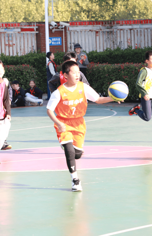 Doinb迎来十赛季出色发挥，美国队观众热烈欢呼！